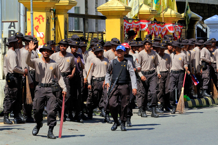 Sebanyak 463 siswa Sekolah Calon Bintara (Secaba) Sekolah Polisi Negara (SPN) Jayapura didampingi  para pembimbing/pelatih membersihkan sampah dan puing sisa aksi demo yang diwarnai aksi anarkis pada Kamis, 29 Agustus 2019 lalu. 