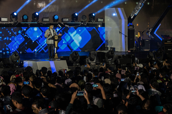 Gubernur DKI Jakarta Anies Baswedan memberikan sambutan dalam Jakarta Muharram Festival di Bundaran HI, Jakarta. Antara Foto/Aprillio Akbar
