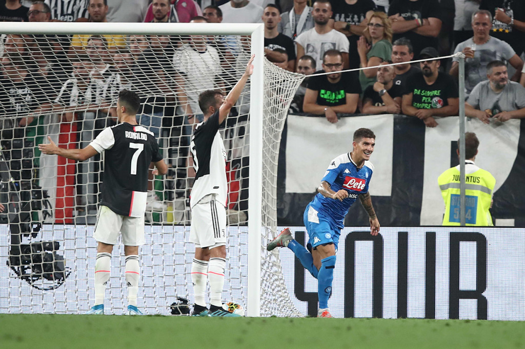 Napoli pun benar-benar membuat keunggulan Juventus sirna pada menit ke-81. Giovanni Di Lorenzo membobol gawang Wojciech Szczesny, usai meneruskan umpan tendangan bebas Jose Callejon. Skor menjadi 3-3. Afp Photo/Isabella Bonotto