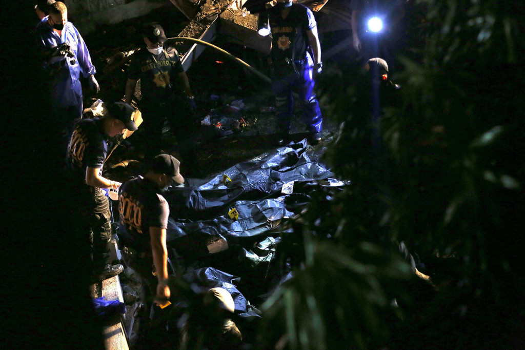 Ketika ditemukan, pesawat jenis King Air 350 ini sudah hancur. Sembilan jasad ditemukan di sekitarnya dengan kondisi terbakar.