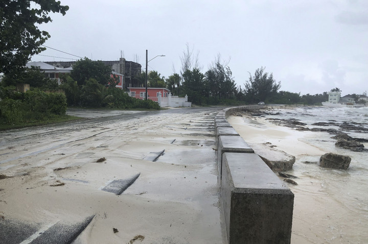 Angin tercatat mencapai kekuatan 285 km per jam di Bahama.