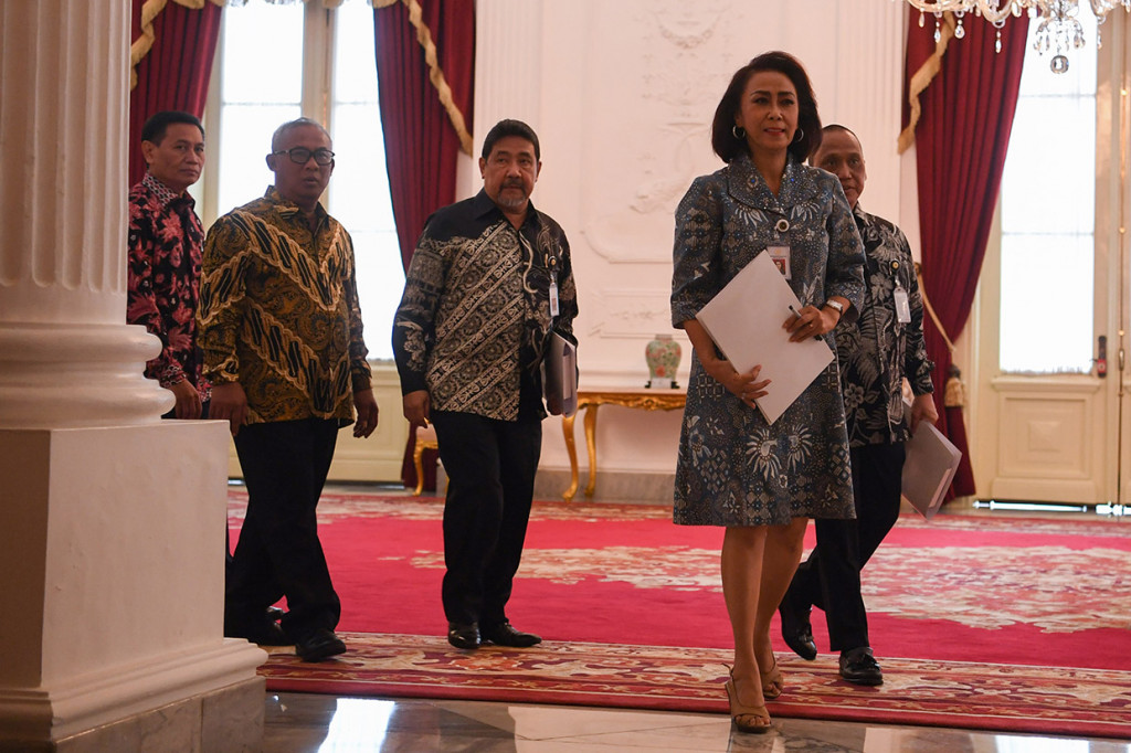 Ketua Pansel Capim KPK Yenti Garnasih (kanan) bersama rombongan tiba di Istana Merdeka Jakarta. Antara Foto/Wahyu Putro A