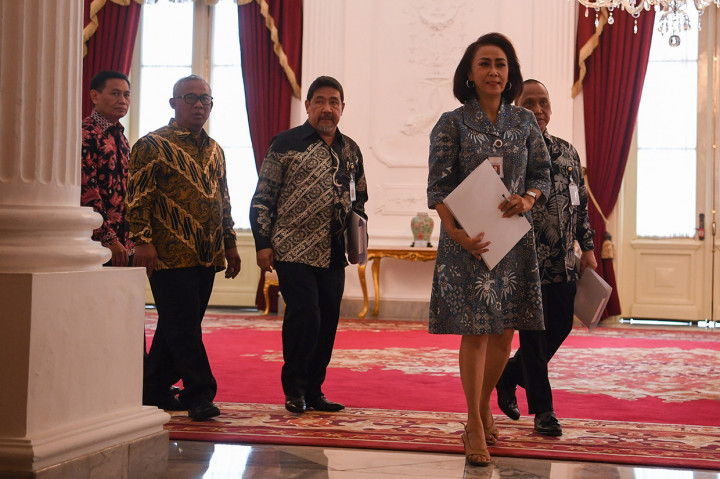 Ketua Pansel Capim KPK Yenti Garnasih (kanan) bersama rombongan tiba di Istana Merdeka Jakarta. Antara Foto/Wahyu Putro A