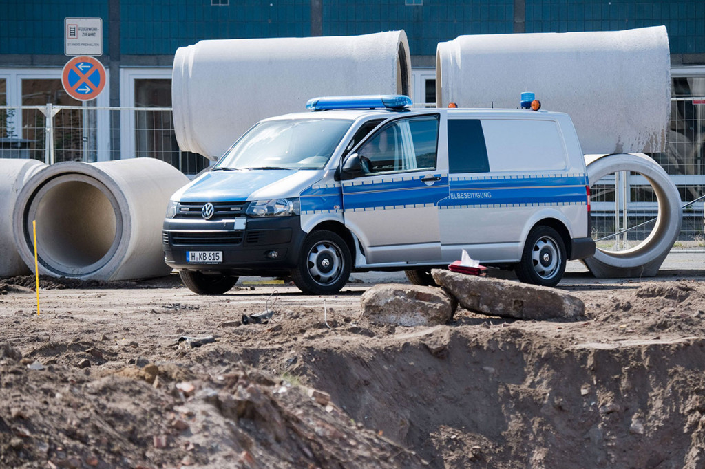 Lebih dari 15 ribu penduduk Kota Hanover Jerman harus dievakuasi pada 2 September 2019 malam waktu setempat setelah ditemukannya bom seberat 250 kg yang berasal dari Perang Dunia Kedua, yang harus dijinakkan.