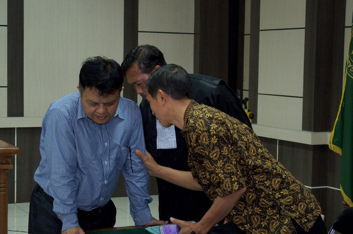 Sementara itu hakim nonaktif PN Semarang Lasito, penerima suap dari Bupati Jepara Ahmad Marzuqi, dijatuhi hukuman 4 tahun penjara. Lasito juga dijatuhi denda sebesar Rp400 juta subsider 3 bulan kurungan.