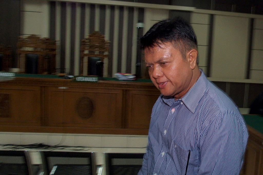 Suap Hakim, Bupati Jepara Divonis 3 Tahun Penjara
Semarang: Bupati Nonaktif Jepara Ahmad Marzuqi dijatuhi hukuman 3 tahun penjara atas kasus suap terhadap hakim PN Semarang. Ahmad Marzuqi juga dijatuhi denda sebesar Rp400 juta subsider 3 bulan penjara. Antara Foto/R. Rekotomo