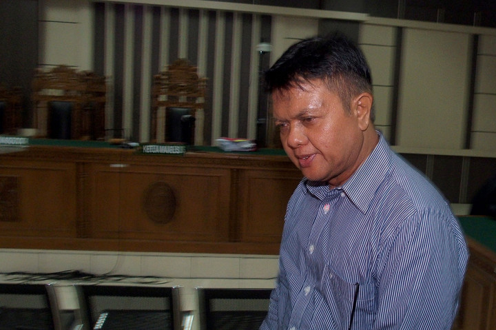 Suap Hakim, Bupati Jepara Divonis 3 Tahun Penjara
Semarang: Bupati Nonaktif Jepara Ahmad Marzuqi dijatuhi hukuman 3 tahun penjara atas kasus suap terhadap hakim PN Semarang. Ahmad Marzuqi juga dijatuhi denda sebesar Rp400 juta subsider 3 bulan penjara. Antara Foto/R. Rekotomo