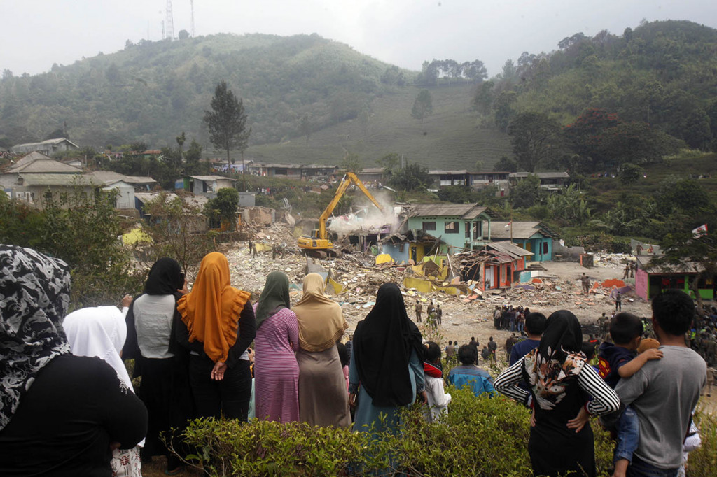 Pembongkaran bangunan tahap dua yang tak memiliki Izin Mendirikan Bangunan (IMB) tersebut mengeksekusi 25 bangunan rumah yang sebelumnya telah dibongkar sebanyak 30 bangunan pada, 28 Agustus 2019 lalu.