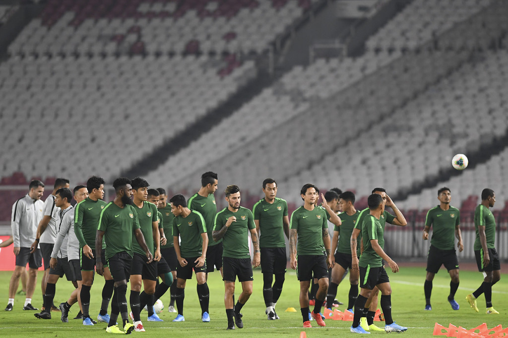 Sejumlah pemain timnas Indonesia mengikuti sesi latihan resmi di Stadion Utama Gelora Bung Karno, Senayan, Jakarta.