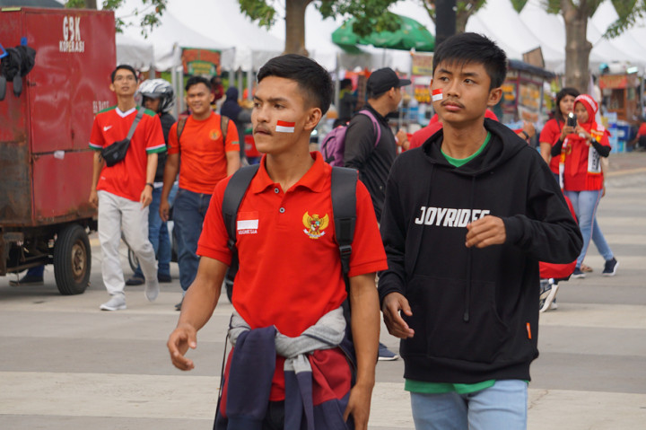 Animo penonton menyaksikan laga tersebut cukup tinggi.