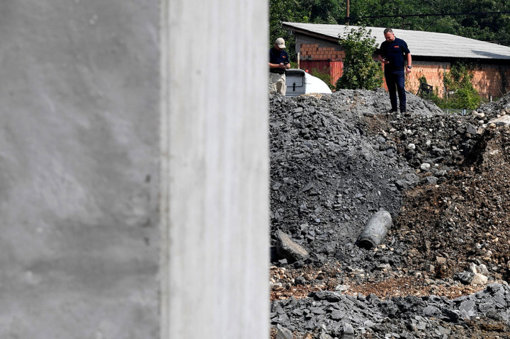 Anggota tim penjinak bahan peledak telah mengidentifikasi bom itu merupakan buatan Inggris, dengan berat 500 kg, persenjataan tersebut digunakan dalam serangan udara terhadap pasukan Jerman di Sarajevo, pada November 1944.