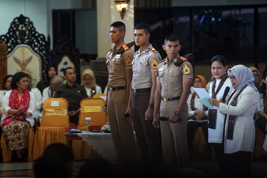 Mufidah Kalla juga bertanya kepada para taruna terkait aktivitas di internet akan meninggalkan jejak. Sersan Taruna Binsar Sipayo yang mengajukan diri ke depan kemudian menjawab dengan tegas, yakni jejak digital. Kemudian ketika ditanya lagi tentang cerdas bermedia itu dengan THINK, Sersan Taruna Binsar mampu menjawab lengkap, yaitu true, helpfull, inspirasional, necessary, dan kind. Sersan Taruna Binsar pun mendapatkan hadiah laptop. 