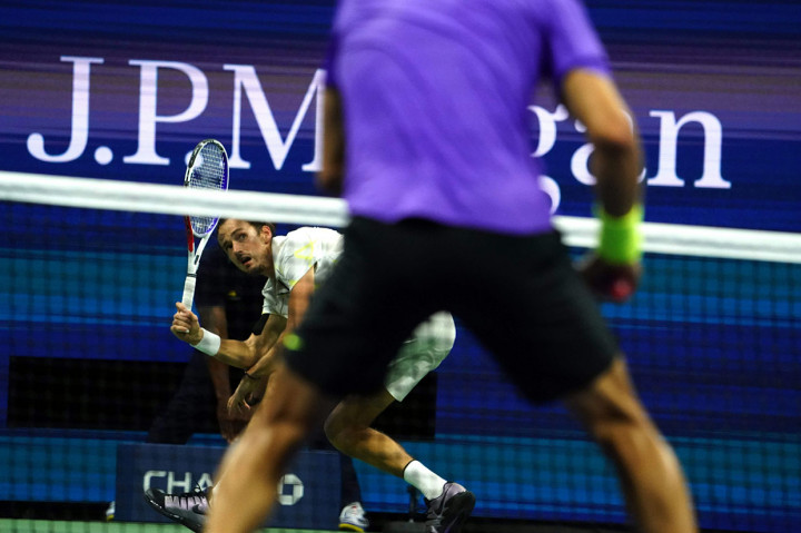 Di partai puncak Medvedev akan menghadapi pemenang antara Rafael Nadal (Spanyol) dan Matteo Berrettini (Italia) yang tengah bertanding di semifinal.