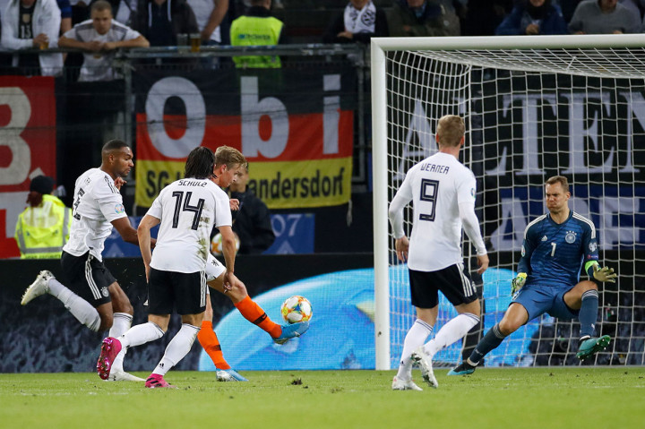 De Oranje berhasil menyamakan kedudukan pada menit ke-59 lewat sepakan jarak dekat Frenkie de Jong.