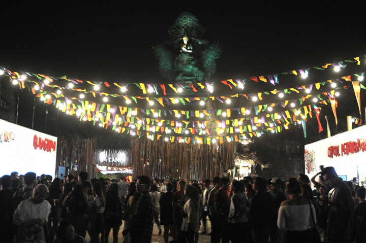 Hari pertama Soundrenaline 2019 menampilkan sejumlah musisi dalam dan luar negeri seperti Suede, Maliq & D'Essentials, Gugun Blues Shelter, Seringai dan Base Jam.