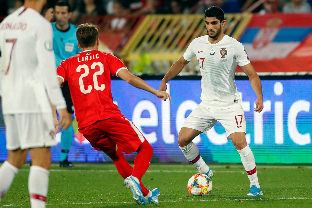Di babak kedua, Goncalo Guedes menambah keunggulan Portugal menjadi 2-0 pada menit ke-58. 