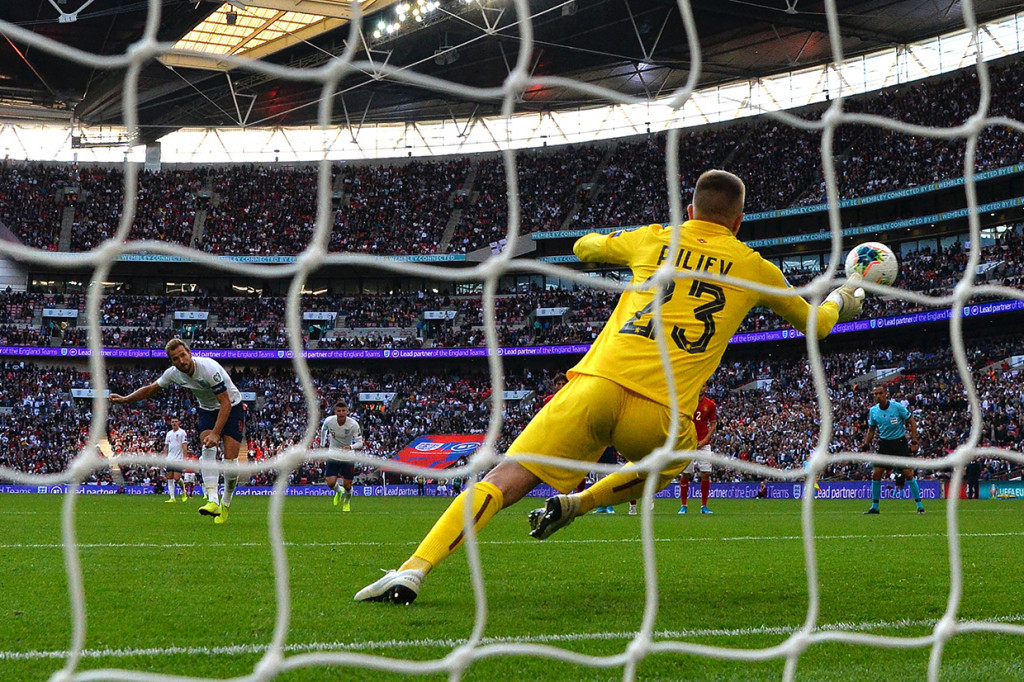 Kemenangan The Three Lions -julukan timnas Inggris- ditutup lewat hattrick Kane di menit ke-73, kembali lewat tendangan penalti.