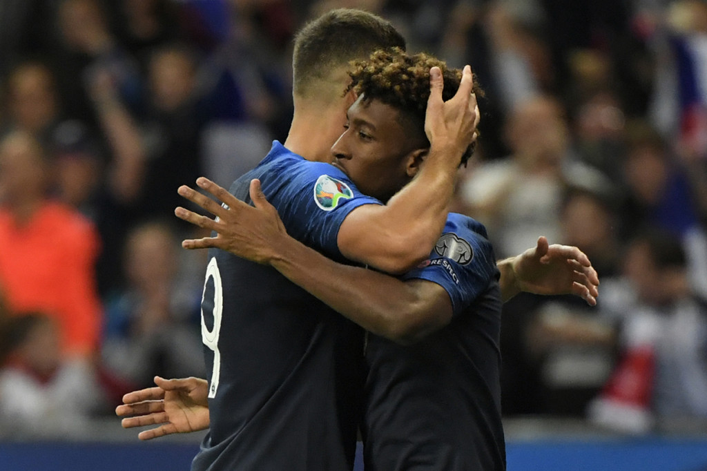 Pada babak kedua, tim tuan rumah kembali menambah dua gol lewat gol dari Coman dan Nanitamo Ikone. AFP Photo/Lionel Bonaventure