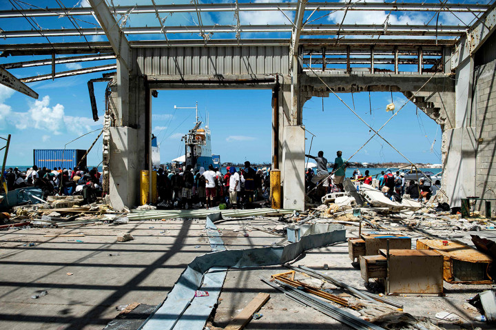 Lebih dari 260 penduduk Kepulauan Abaco yang rusak parah telah tiba di ibu kota Nassau. Mereka menghabiskan waktu lebih dari tujuh jam dengan kapal feri yang disewa pemerintah.