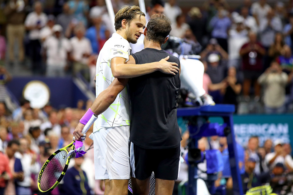 Nadal sempat tertinggal di dua set sebelum set penentuan. Tapi, kegigihan juara Prancis Terbuka 12 kali ini akhirnya meluluhlantakkan Daniil Medvedev dengan skor akhir, 7-5, 6-3, 5-7, 4-6, 6-4. AFP Photo/Mike Stobe