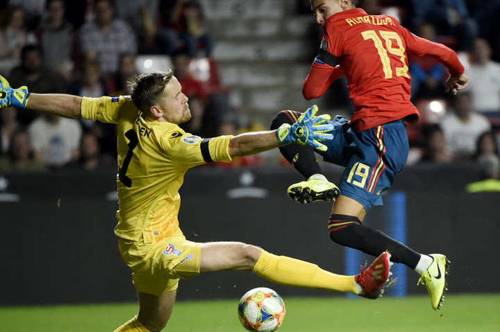 Gol-gol kemenangan pasukan Roberto Moreno dicetak oleh Rodrigo dan Paco Alcacer yang masing-masing mencetak brace.
