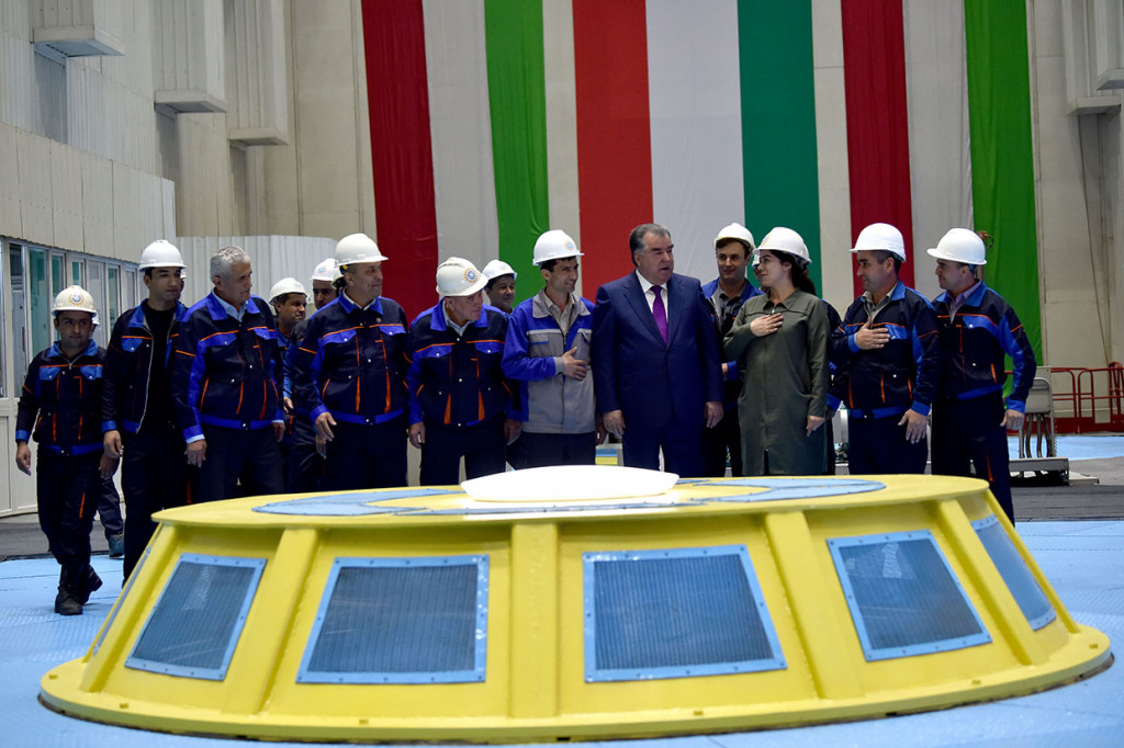 Pemerintah Tajikistan meresmikan turbin kedua PLTA Rogun dari enam turbin yang direncanakan dengan kapasitas masing-masing turbin 600 MW. 