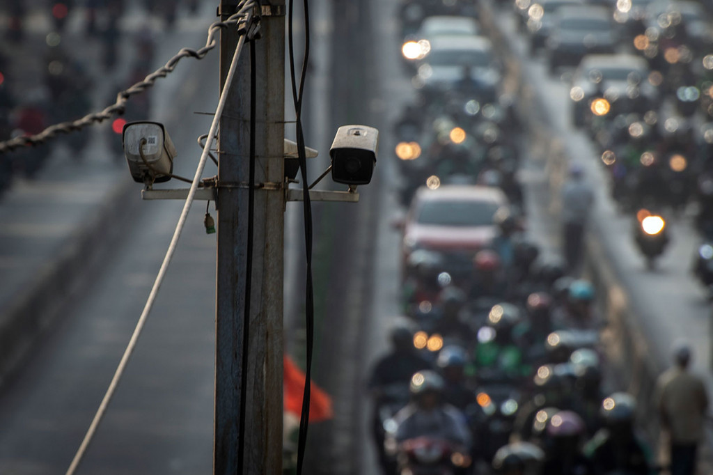 PT Transportasi Jakarta bersama Direktorat Lalu Lintas Polisi Daerah Metro Jaya (Dirlantas Jaya) menargetkan akan memberlakukan tilang elektronik atau 'electronic traffic law enforcement' ( E-TLE) pada 12 koridor TransJakarta mulai 1 Oktober 2019.