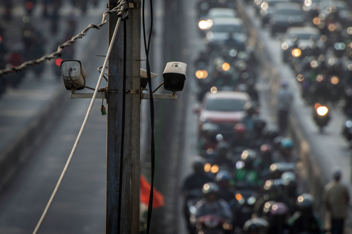 PT Transportasi Jakarta bersama Direktorat Lalu Lintas Polisi Daerah Metro Jaya (Dirlantas Jaya) menargetkan akan memberlakukan tilang elektronik atau 'electronic traffic law enforcement' ( E-TLE) pada 12 koridor TransJakarta mulai 1 Oktober 2019.