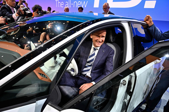 ID.3 adalah respons profil tertinggi dari perusahaan otomotif Jerman terhadap batasan emisi karbon baru Eropa yang ketat dan terhadap persaingan mobil bertenaga baterai dari AS dan Tiongkok.