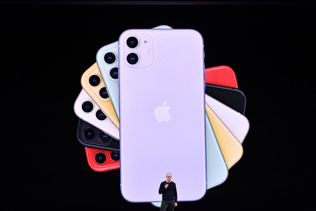CEO Apple, Tim Cook melakukan presentasi saat peluncuran iPhone 11 di Auditorium Steve Jobs, Apple Park, Cupertino, California, Rabu, 11 September 2019 dini hari WIB. 