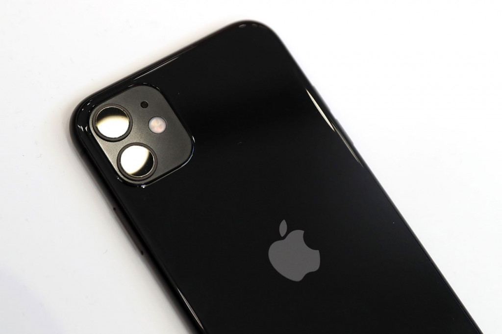 iPhone 11 dibandrol mulai dari USD699 (sekitar Rp9,8 juta) dan akan mulai tersedia di Apple Store pada 20 September mendatang.  