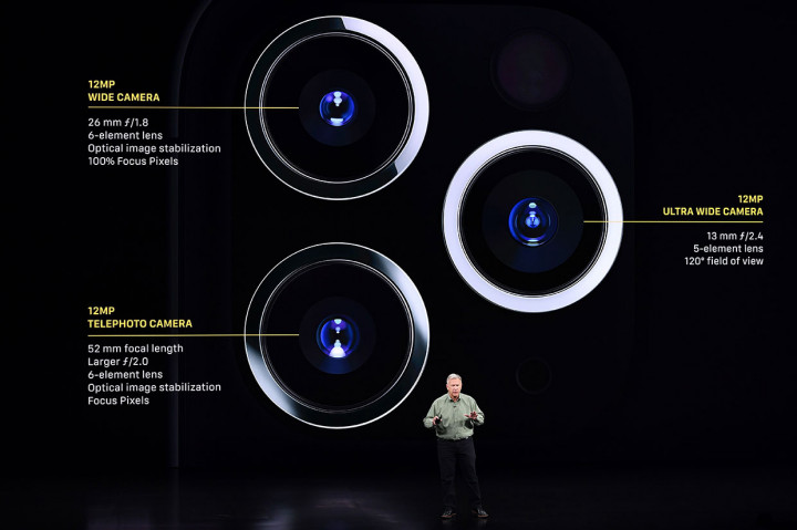 Dari segi kamera, iPhone 11 Pro dan iPhone 11 Pro Max dibekali tiga sensor, yakni 12MP 'wide camera' (f/1.8), 12MP 'telephoto camera' (f/2.0) dan 12MP 'ultra wide camera' (f/2.4).  Kedua ponsel tersebut juga dibekali fitur kamera yang sama dengan iPhone 11, termasuk 'night mode' serta video 4K hingga 60 fps.    