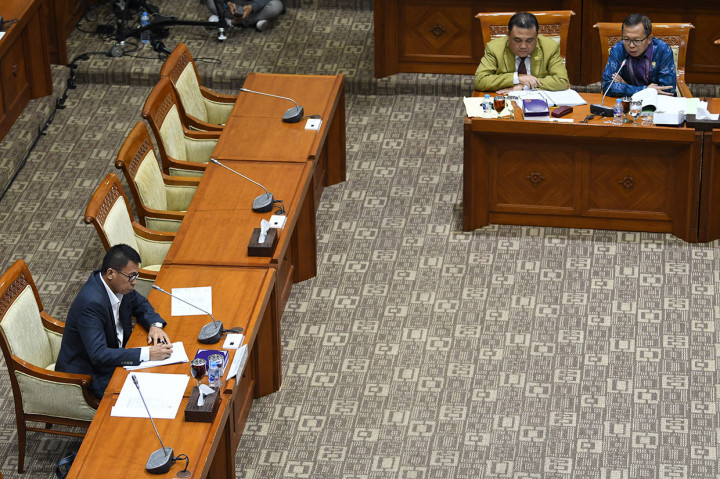 Komisi III hari ini menjadwalkan lima capim KPK untuk menjalani tes wawancara untuk mendalami makalah yang telah dibuat sebelumnya sekaligus tanggapan mengenai isu-isu terkini terkait KPK. Kelima capim tersebut yaitu, Nawawi Pamolango, Lili Pintouli Siregar, Sigit Danang Joyo, Nurul Ghufron, dan I Nyoman Wara. Antara Foto/Aditya Pradana Putra