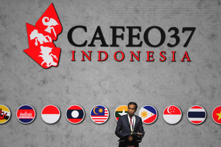 Meski demikian, Jokowi mengaku penghargaan yang didapatnya lebih cocok diberikan kepada para insinyur tanah air yang sudah bekerja keras membangun Indonesia, khususnya yang berada di pedalaman.
