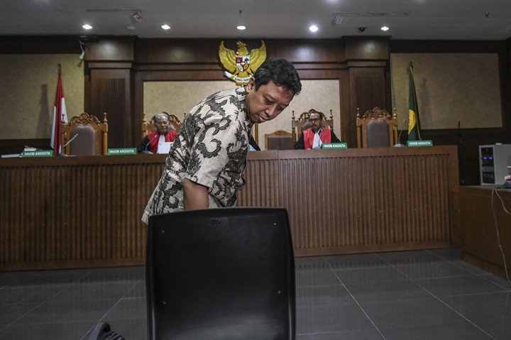 Romahurmuziy (Romy) didakwa menerima suap Rp325 juta dari Kepala Kantor Wilayah (Kanwil) Kementerian Agama Jawa Timur (Kemenag Jatim), Haris Hasanuddin.