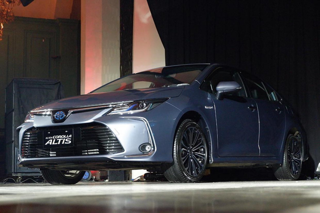 Perubahan paling mendasar terdapat pada penggunaan platform TNGA dengan center of gravity lebih rendah 20 mm dibandingkan generasi sebelumnya, All New Corolla Altis kini jauh lebih stabil.

