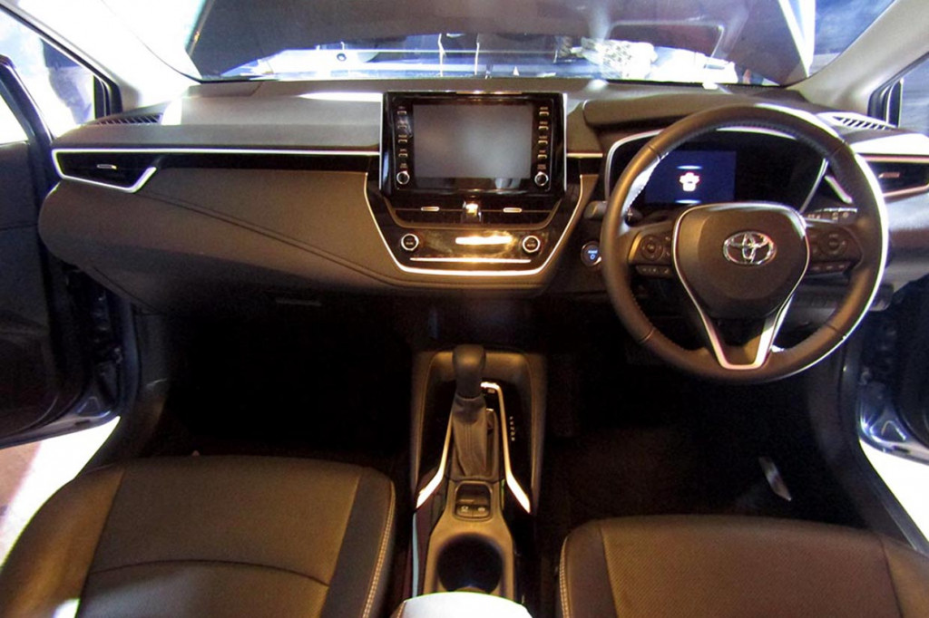 Penggunaan sasis TNGA membuat interiornya diklaim lebih luas.