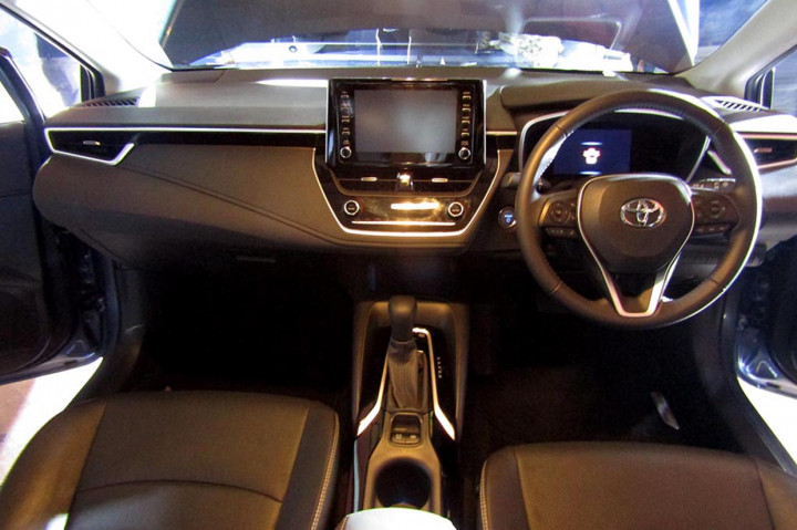 Penggunaan sasis TNGA membuat interiornya diklaim lebih luas.