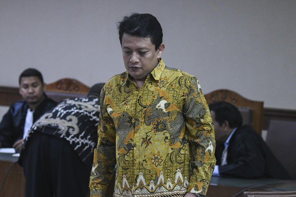 Keduanya dianggap terbukti bersalah terlibat kasus suap bersama Deputi IV Bidang Peningkatan Prestasi Olahraga Kementerian Pemuda dan Olahraga Mulyana, guna mempercepat proses persetujuan dan pencairan dana hibah Kemenpora RI yang akan diberikan kepada KONI pada Tahun Anggaran 2018.
