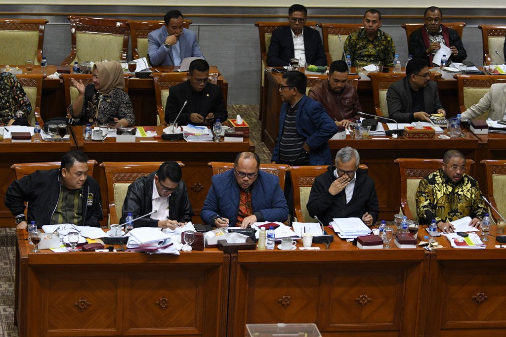 Komisi III DPR menyepakati Irjen Firli Bahuri menjadi Ketua Komisi Pemberantasan Korupsi (KPK) periode 2019-2023, pada Jumat, 13 September 2019 dini hari. Firli terpilih sebagai ketua secara aklamasi tanpa melalui mekanisme voting.