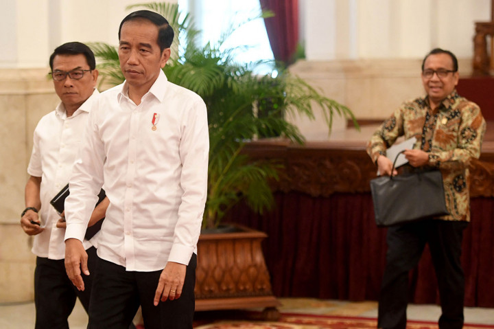 Ketiga, Presiden tidak setuju KPK wajib berkoordinasi dengan Kejaksaan Agung dalam penuntutan karena sistem penuntutan yang berjalan saat ini sudah baik, sehingga tidak perlu diubah lagi. 