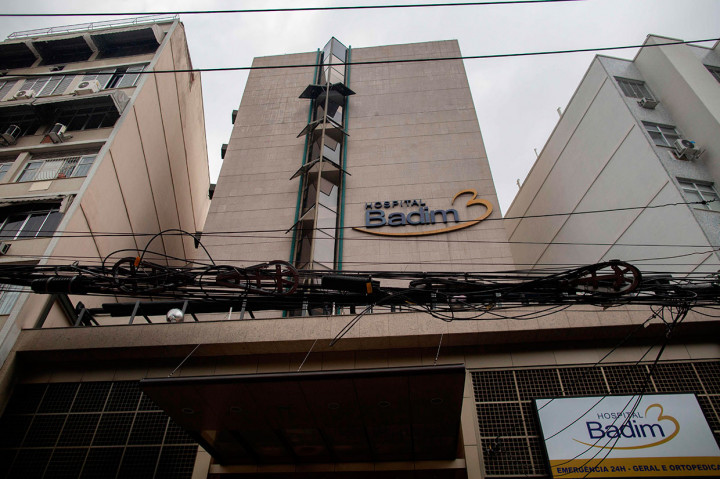 Kebakaran meletus di RS Badim di wilayah Tijuca, Kota Rio de Janeiro, Brasil, Kamis, 12 September 2019 malam waktu setempat, menewaskan sedikitnya 11 orang dan memaksa staf medis serta keluarga untuk menyelamatkan pasien dari bangsal yang dipenuhi asap.