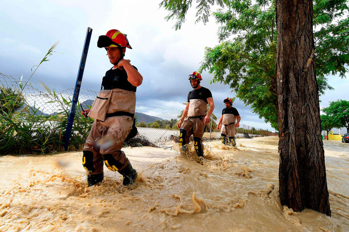 Sekitar 3 ribu pasukan keamanan negara, termasuk polisi, pemadam kebakaran, dan tentara dari unit darurat militer, mengambil bagian dalam operasi penyelamatan.