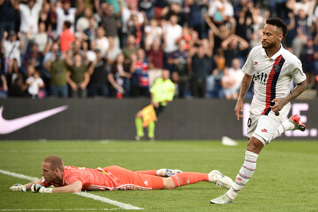 Gol tersebut dicetak Neymar pada masa injury time dengan menyambut umpan silang Abdou Diallo.