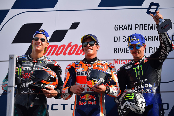 Fabio Quartararo (Petronas Yamaha) menempati posisi dua, tertinggal 0,903 detik di belakang Marquez. Sedangkan Maverick Vinales (Monster Energy Yamaha) melengkapi podium dengan defisit 1,636 detik.
