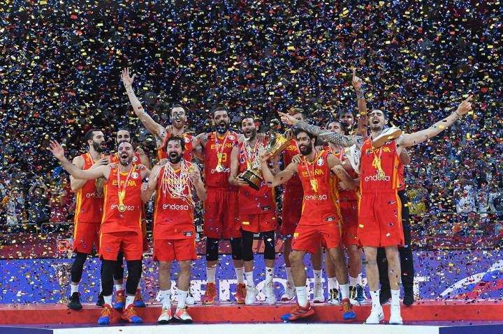 Selebrasi Tim Nasional Spanyol menjuarai Piala Dunia Bola Basket 2019. AFP Photo/Hector Retamal