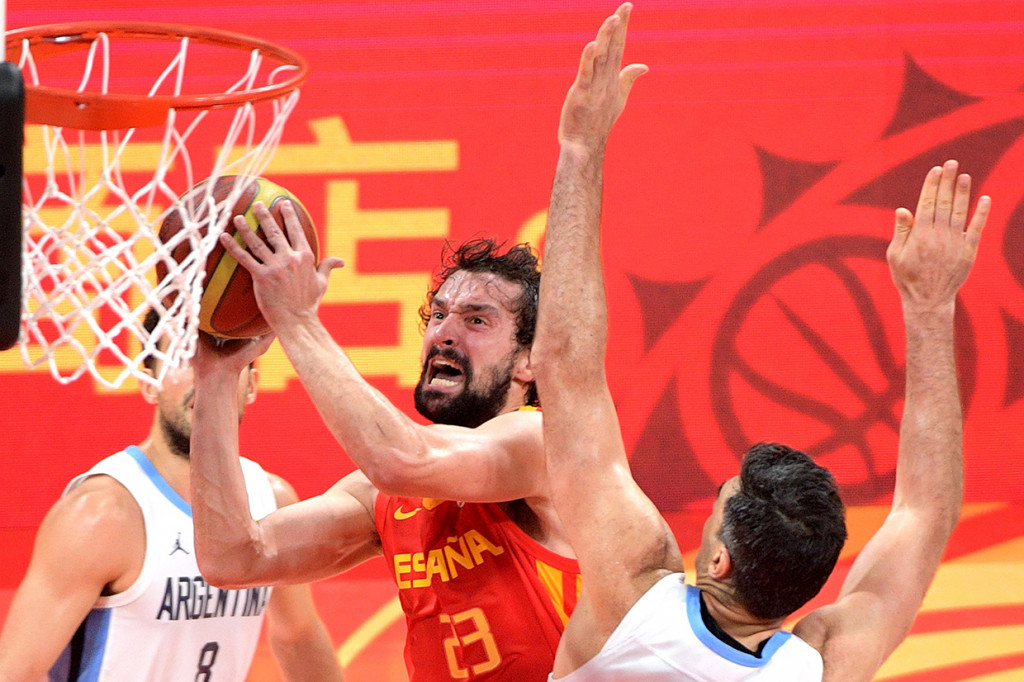Ricky Rubio memberikan kontribusi terbanyak dengan mencetak 20 poin, Sergio Llull menambahkan 15 poin, dan Paul Gasol dengan 14 poin. AFP Photo/Noel Celis
