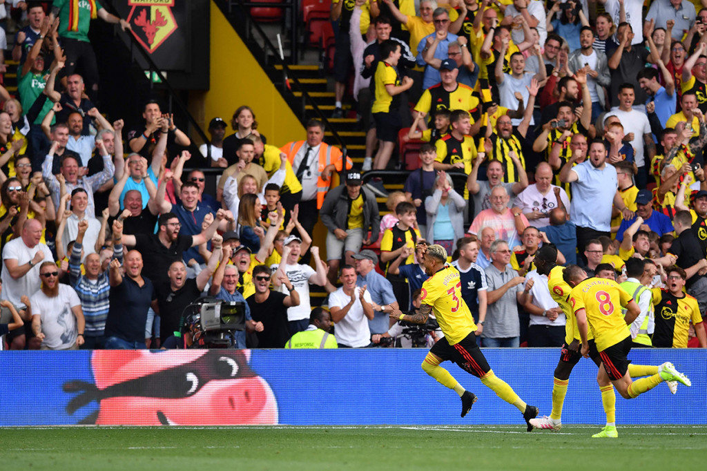 Namun, Watford mampu membalas dua gol di babak kedua lewat Tom Cleverley dan gol Roberto Pereyra dari titik penalti sehingga skor menjadi 2-2.
