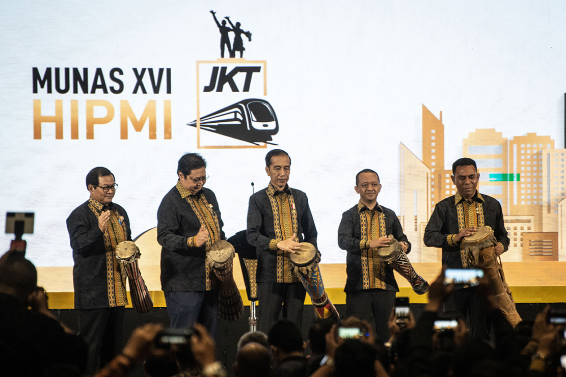 Hasil gambar untuk foto presiden jokowi dan pengurud hipmi