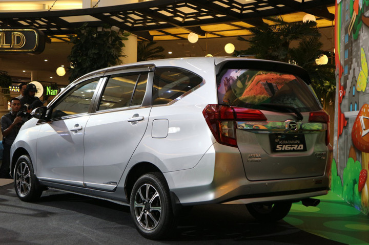Desain eksteior New Sigra menggunakan styling yang lebih lebar untuk memberikan nuansa lebih segar.